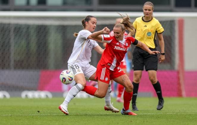 DEU, München, FC Bayern München vs Real Madrid, Testspiel, DFB, FC Bayern Campus, Saison 25 26, im Bild v.l.n.r: Sara Däbritz (Real Madrid 8), Georgia Stanway (Bayern München 31) DFB DFL REGULATIONS PROHIBIT ANY USE OF PHOTOGRAPHS AS IMAGE SEQUENCES AND OR QUASI-VIDEO, 21.08.2025, Copyright: HMBxMedia HendrikxHamelau