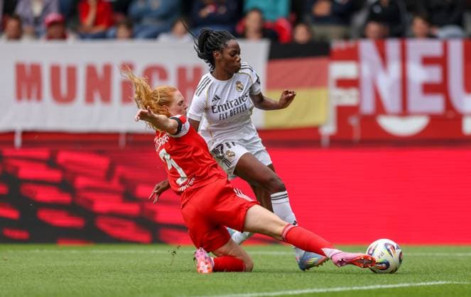 DEU, München, FC Bayern München vs Real Madrid, Testspiel, DFB, FC Bayern Campus, Saison 25 26, im Bild v.l.n.r: Zweikampf Naomie Feller (Real Madrid 20), Stine Ballisager (Bayern München 3) DFB DFL REGULATIONS PROHIBIT ANY USE OF PHOTOGRAPHS AS IMAGE SEQUENCES AND OR QUASI-VIDEO, 21.08.2025, Copyright: HMBxMedia HendrikxHamelau