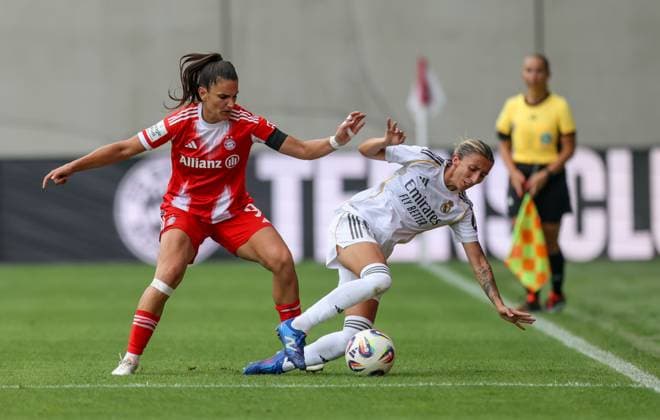 DEU, München, FC Bayern München vs Real Madrid, Testspiel, DFB, FC Bayern Campus, Saison 25 26, im Bild v.l.n.r: Zweikampf Jovana Damnjanović (Bayern München 9), Eva Navarro (Real Madrid 19) DFB DFL REGULATIONS PROHIBIT ANY USE OF PHOTOGRAPHS AS IMAGE SEQUENCES AND OR QUASI-VIDEO, 21.08.2025, Copyright: HMBxMedia HendrikxHamelau