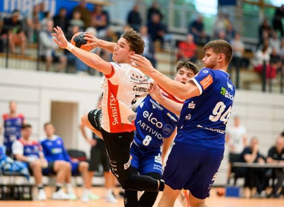 Tiago Cuencas (Pfadi Winterthur, 5) beim Wurf, HBW Balingen vs. Pfadi Winterthur, Handball, Testspiel, Saison 2025 2026, 21.08.2025 Eibner-Pressefoto Andreas Ulmer HBW Balingen vs. Pfadi Winterthur, Handball, Testspiel, Saison 2025 2026, 21.08.2025 Balingen Copyright: xEibner-Pressefoto AndreasxUlmerx EP_AUR