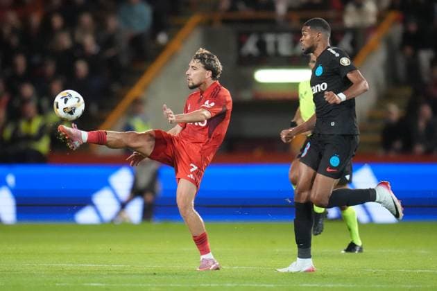 Adil Aouchiche of Aberdeen controls the ball Aberdeen v FCSB, UEFA Europa League, Play-Off Round, First Leg, Football, Pittodrie, Aberdeen, Scotland, UK - 21 Aug 2025Aberdeen Pittodrie Scotland United Kingdom EDITORIAL USE ONLY No use with unauthorised audio, video, data, fixture lists, club league logos or live services. Online in-match use limited to 120 images, no video emulation. No use in betting, games or single club league player publications. Copyright: xPetexSummers Shutterstockx 15449391fe
