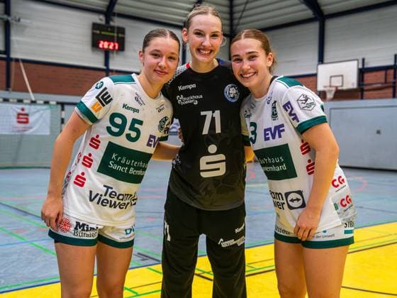 U19-Europameisterinnen unter sich, Lara Daeuble (Frisch Auf Frauen, 95), Lena Lindemann (Bergischer HC, 71) und Aylin Bornhardt (Frisch Auf Frauen, 13), Bergischer HC vs. Frisch Auf Goeppingen, Handball, DHB-Pokal, Spielzeit 2025 2026, 22.08.2025 Bergischer HC vs. Frisch Auf Goeppingen, Handball, DHB-Pokal, Spielzeit 2025 2026, 22.08.2025 Solingen Copyright: xMichaelxSchmidt Eibner-Pressefotx EP_MST