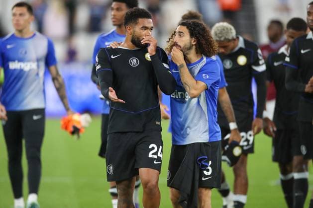 Marc Cucurella and Reece James of Chelsea pictured talking after the match West Ham v Chelsea, Football, Premier League, London Stadium, London, UK, 22 08 25 EDITORIAL USE ONLY No use with unauthorised audio, video, data, fixture lists (outside the EU), club league logos or live services. Online in-match use limited to 45 images (+15 in extra time). No use to emulate moving images. No use in betting, games or Copyright: xAnthonyxHanc Shutterstockx 15452467ar