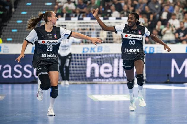 Malin Sandberg (HSG Blomberg-Lippe, 28) bejubelt mit Farrelle Alicia Njinkeu (HSG Blomberg-Lippe, 55) deren Tor GER, HSG Blomberg-Lippe vs. Thueringer HC, Handball, HBF Supercup 2025, Finale, 23.08.2025. GER, HSG Blomberg-Lippe vs. Thueringer HC, Handball, HBF Supercup 2025, Finale, 23.08.2025. Muenchen Copyright: xEibner-Pressefoto HeikexFeinerx EP_HFR