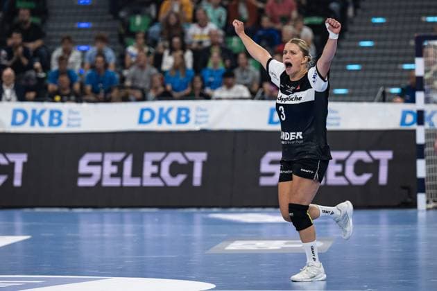 Laura Rueffieux (HSG Blomberg-Lippe, 3) bejubelt ein Tor GER, HSG Blomberg-Lippe vs. Thueringer HC, Handball, HBF Supercup 2025, Finale, 23.08.2025. GER, HSG Blomberg-Lippe vs. Thueringer HC, Handball, HBF Supercup 2025, Finale, 23.08.2025. Muenchen Copyright: xEibner-Pressefoto HeikexFeinerx EP_HFR