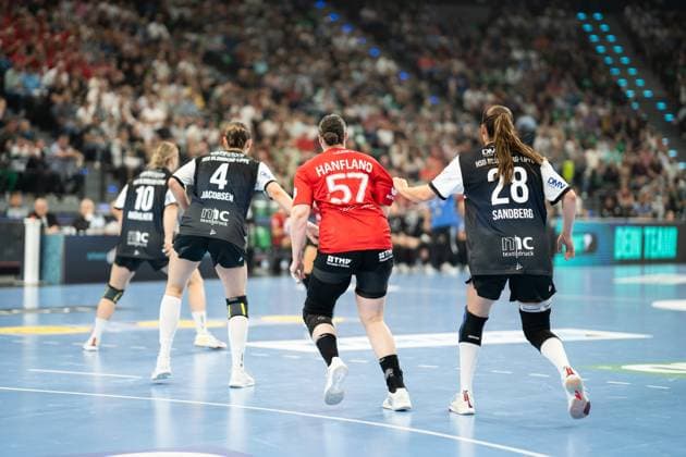 HSG Blomberg-Lippe (GER) vs. Thueringer HC (GER), Handball, 1. Handball Bundesliga Frauen, Supercup, Saison 2025 2026, Muenchen, 23.08.2025 v.l. Maxi Muehlner (HSG Blomberg-Lippe, 10), Andrea Jacobsen (HSG Blomberg-Lippe, 04), Josefine Hanfland (Thueringer HC, 57) und Malin Sandberg (HSG Blomberg-Lippe, 28) Muenchen SAP Garden Deutschland
