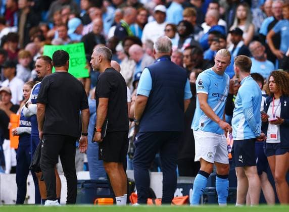 Something appears to have been said to Erling Haaland of Manchester City as they left the pitch at the end of the game Manchester City v Tottenham Hotspur, Premier League, Football, Etihad Stadium, Manchester, UK - 23 Aug 2025Manchester Etihad Stadium United Kingdom EDITORIAL USE ONLY No use with unauthorised audio, video, data, fixture lists, club league logos or live services. Online in-match use limited to 120 images, no video emulation. No use in betting, games or single club league player publications. Copyright: xMattxWest Shutterstockx 15449559ao