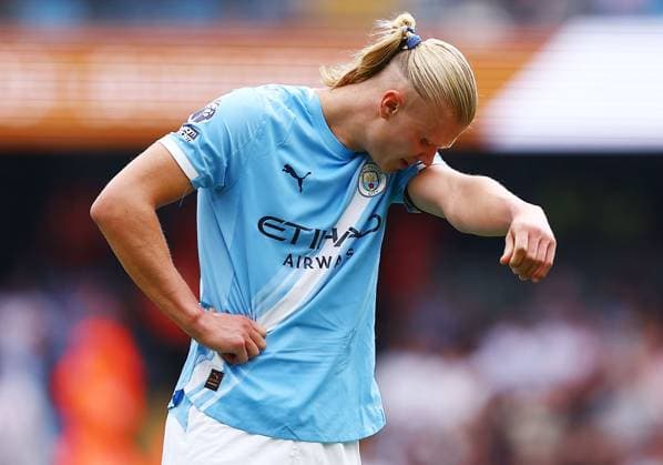 Erling Haaland of Manchester City looks dejected Manchester City v Tottenham Hotspur, Premier League, Football, Etihad Stadium, Manchester, UK - 23 Aug 2025Manchester Etihad Stadium United Kingdom EDITORIAL USE ONLY No use with unauthorised audio, video, data, fixture lists, club league logos or live services. Online in-match use limited to 120 images, no video emulation. No use in betting, games or single club league player publications. Copyright: xMattxWest Shutterstockx 15449559ar