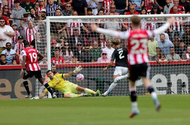 Dango Ouattara of Brentford scores Brentford s first goal Brentford v Aston Villa, Premier League, Football, Gtech Community Stadium, London, UK - 23 Aug 2025London Gtech Community Stadium United Kingdom EDITORIAL USE ONLY No use with unauthorised audio, video, data, fixture lists, club league logos or live services. Online in-match use limited to 120 images, no video emulation. No use in betting, games or single club league player publications. Copyright: xAndrewxParsons Shutterstockx 15449567e