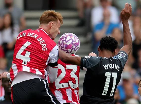 Sepp van den Berg of Brentford and Ollie Watkins of Aston Villa Brentford v Aston Villa, Premier League, Football, Gtech Community Stadium, London, UK - 23 Aug 2025London Gtech Community Stadium United Kingdom EDITORIAL USE ONLY No use with unauthorised audio, video, data, fixture lists, club league logos or live services. Online in-match use limited to 120 images, no video emulation. No use in betting, games or single club league player publications. Copyright: xAndrewxParsons Shutterstockx 15449567h