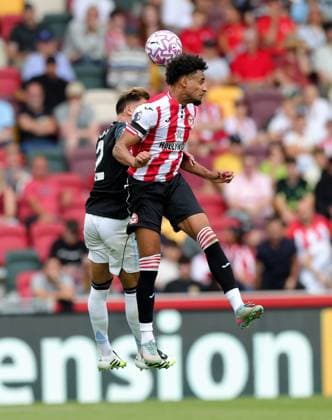 Matty Cash of Aston Villa and Kevin Schade of Brentford clash Brentford v Aston Villa, Premier League, Football, Gtech Community Stadium, London, UK - 23 Aug 2025London Gtech Community Stadium United Kingdom EDITORIAL USE ONLY No use with unauthorised audio, video, data, fixture lists, club league logos or live services. Online in-match use limited to 120 images, no video emulation. No use in betting, games or single club league player publications. Copyright: xAndrewxParsons Shutterstockx 15449567p