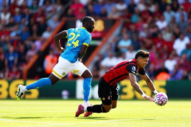 Toti Gomes of Wolverhampton Wanderers fouls Evanilson of AFC Bournemouth and is shown a red card. AFC Bournemouth v Wolverhampton Wanderers, Premier League, Football, Vitality Stadium, Bournemouth, UK - 23 Aug 2025Bournemouth Vitality Stadium United Kingdom EDITORIAL USE ONLY No use with unauthorised audio, video, data, fixture lists, club league logos or live services. Online in-match use limited to 120 images, no video emulation. No use in betting, games or single club league player publications. Copyright: xJamesxMarsh Shutterstockx 15449566ax