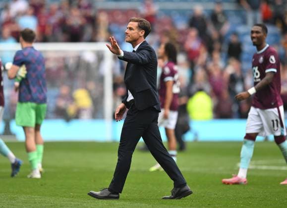 Scott Parker manager of Burnley celebrates after full time Burnley v Sunderland, Premier League, Football, Turf Moor, Burnley, UK - 23 Aug 2025Burnley Turf Moor United Kingdom EDITORIAL USE ONLY No use with unauthorised audio, video, data, fixture lists, club league logos or live services. Online in-match use limited to 120 images, no video emulation. No use in betting, games or single club league player publications. Copyright: xRichardxLee Shutterstockx 15449569as