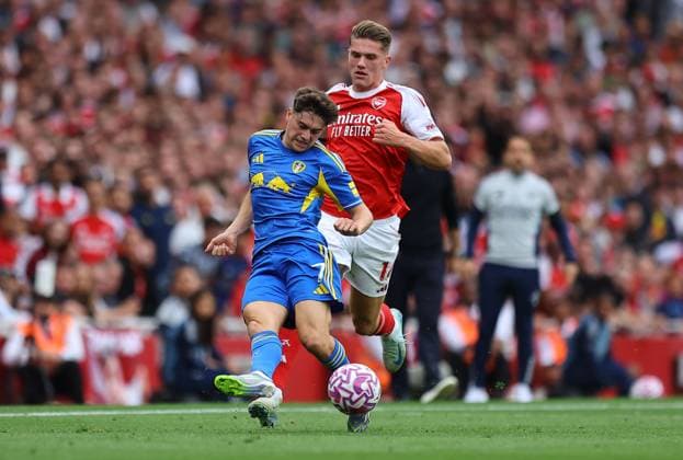 Viktor Gyokeres of Arsenal and Daniel James of Leeds United Arsenal v Leeds United, Premier League, Football, Emirates Stadium, London, UK - 23 Aug 2025London Emirates Stadium United Kingdom EDITORIAL USE ONLY No use with unauthorised audio, video, data, fixture lists, club league logos or live services. Online in-match use limited to 120 images, no video emulation. No use in betting, games or single club league player publications. Copyright: xMichaelxZemanek Shutterstockx 15451837m