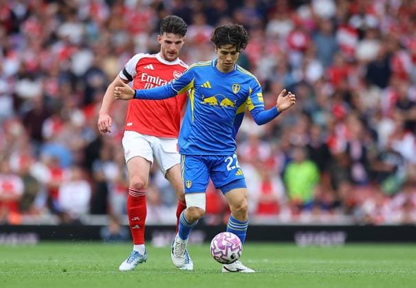 Declan Rice of Arsenal and Ao Tanaka of Leeds United Arsenal v Leeds United, Premier League, Football, Emirates Stadium, London, UK - 23 Aug 2025London Emirates Stadium United Kingdom EDITORIAL USE ONLY No use with unauthorised audio, video, data, fixture lists, club league logos or live services. Online in-match use limited to 120 images, no video emulation. No use in betting, games or single club league player publications. Copyright: xMichaelxZemanek Shutterstockx 15451837x