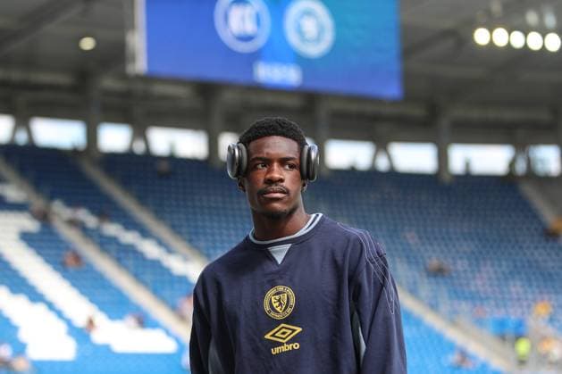 Christian Conteh (Eintracht Braunschweig, 32) vor der Partie, GER, Karlsruher SC vs. Eintracht Braunschweig, 2. Bundesliga, 3. Spieltag, 2025 2026, 23.08.2025, DFL REGULATIONS PROHIBIT ANY USE OF PHOTOGRAPHS AS IMAGE SEQUENCES AND OR QUASI-VIDEO, GER, Karlsruher SC vs. Eintracht Braunschweig, 2. Bundesliga, 3. Spieltag, 2025 2026, 23.08.2025 Karlsruhe Copyright: xEibner-Pressefoto JanxPrihodax EP_JPA