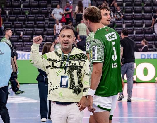 Auch Bob Hanning (Geschaeftsfuehrer, Fuechse Berlin) feiert den Supercup - Sieg GER, Fuechse Berlin vs. THW Kiel, Handball, HBL Supercup 2025, Finale, 23.08.2025. GER, Fuechse Berlin vs. THW Kiel, Handball, HBL Supercup 2025, Finale, 23.08.2025. Muenchen Copyright: xEibner-Pressefoto HeikexFeinerx EP_HFR