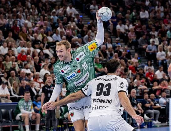 Mathias Gidsel (Fuechse Berlin, 19) und Veron Nacinovic (THW Kiel, 93) GER, Fuechse Berlin vs. THW Kiel, Handball, HBL Supercup 2025, Finale, 23.08.2025. GER, Fuechse Berlin vs. THW Kiel, Handball, HBL Supercup 2025, Finale, 23.08.2025. Muenchen Copyright: xEibner-Pressefoto HeikexFeinerx EP_HFR