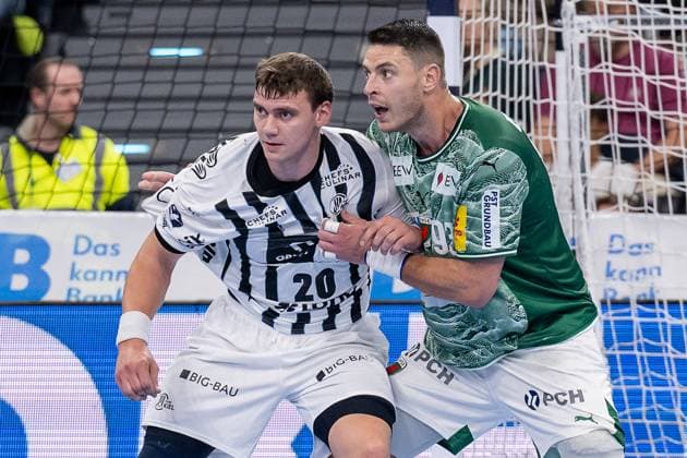 Lukas Laube (THW Kiel, 20) und Mijajlo Marsenic (Fuechse Berlin, 93) GER, Fuechse Berlin vs. THW Kiel, Handball, HBL Supercup 2025, Finale, 23.08.2025. GER, Fuechse Berlin vs. THW Kiel, Handball, HBL Supercup 2025, Finale, 23.08.2025. Muenchen Copyright: xEibner-Pressefoto HeikexFeinerx EP_HFR