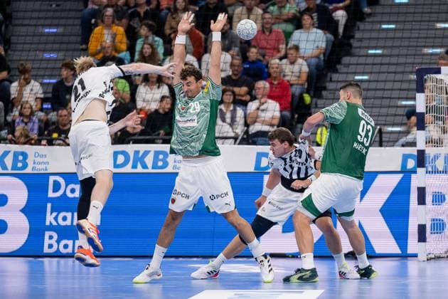 Eric Oscar Johansson (THW Kiel, 21), Lukas Herburger (Fuechse Berlin, 29), Lukas Laube (THW Kiel, 20) und Mijajlo Marsenic (Fuechse Berlin, 93) GER, Fuechse Berlin vs. THW Kiel, Handball, HBL Supercup 2025, Finale, 23.08.2025. GER, Fuechse Berlin vs. THW Kiel, Handball, HBL Supercup 2025, Finale, 23.08.2025. Muenchen Copyright: xEibner-Pressefoto HeikexFeinerx EP_HFR