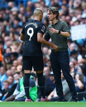 Tottenham Hotspur manager Thomas Frank with Richarlison Manchester City v Tottenham Hotspur, Premier League, Football, Etihad Stadium, Manchester, UK - 23 Aug 2025Manchester Etihad Stadium United Kingdom EDITORIAL USE ONLY No use with unauthorised audio, video, data, fixture lists, club league logos or live services. Online in-match use limited to 120 images, no video emulation. No use in betting, games or single club league player publications. Copyright: xMattxWest Shutterstockx 15449559dq