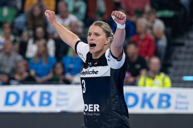 Laura Rueffieux (HSG Blomberg-Lippe, 3) bejubelt ein Tor GER, HSG Blomberg-Lippe vs. Thueringer HC, Handball, HBF Supercup 2025, Finale, 23.08.2025. GER, HSG Blomberg-Lippe vs. Thueringer HC, Handball, HBF Supercup 2025, Finale, 23.08.2025. Muenchen Copyright: xEibner-Pressefoto HeikexFeinerx EP_HFR