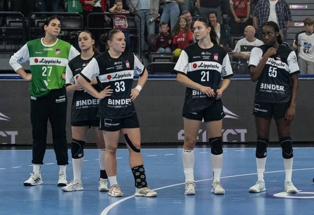Grosse Enttaeuschung bei den Spielerinnen von Blomberg-Lippe nach dem knapp verlorenen Finale GER, HSG Blomberg-Lippe vs. Thueringer HC, Handball, HBF Supercup 2025, Finale, 23.08.2025. GER, HSG Blomberg-Lippe vs. Thueringer HC, Handball, HBF Supercup 2025, Finale, 23.08.2025. Muenchen Copyright: xEibner-Pressefoto HeikexFeinerx EP_HFR