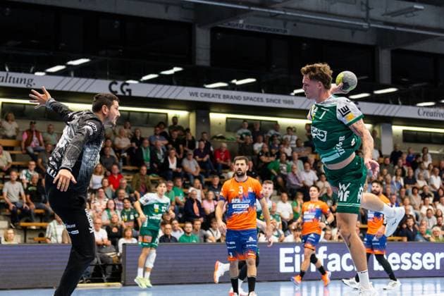 Victor KLOEVE (FRISCH AUF! Goeppingen, 07) erzielt ein Tor, Aktion, Torwurf FRISCH AUF! Goeppingen (FAG) vs. SKK Talent Pilsen, Handball, Maenner, Players Night, Testspiel, Saisoneroeffnung, Spielzeit 2025 2026, 23.08.2025 FRISCH AUF! Goeppingen (FAG) vs. SKK Talent Pilsen, Handball, Maenner, Players Night, Testspiel, Saisoneroeffnung, Spielzeit 2025 2026, 23.08.2025 Goeppingen Copyright: xEibnerxPressefoto OliverxSchmidtx EP_OST