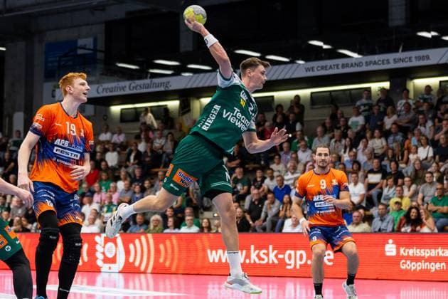 Oskar SUNNEFELDT (FRISCH AUF! Goeppingen, 27) erzielt ein Tor, Aktion, Torwurf FRISCH AUF! Goeppingen (FAG) vs. SKK Talent Pilsen, Handball, Maenner, Players Night, Testspiel, Saisoneroeffnung, Spielzeit 2025 2026, 23.08.2025 FRISCH AUF! Goeppingen (FAG) vs. SKK Talent Pilsen, Handball, Maenner, Players Night, Testspiel, Saisoneroeffnung, Spielzeit 2025 2026, 23.08.2025 Goeppingen Copyright: xEibnerxPressefoto OliverxSchmidtx EP_OST