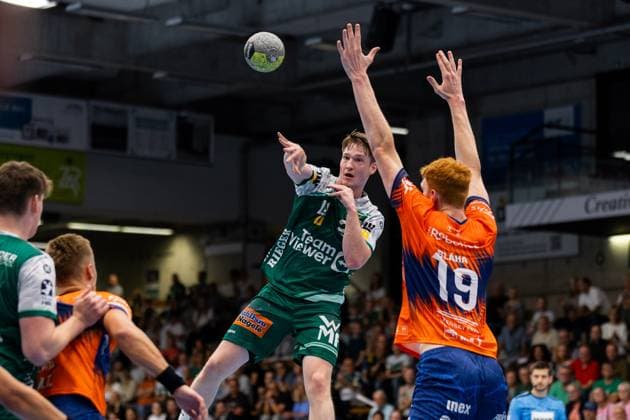 Oskar NEUDECK (FRISCH AUF! Goeppingen, 02) erzielt ein Tor, Aktion, Torwurf FRISCH AUF! Goeppingen (FAG) vs. SKK Talent Pilsen, Handball, Maenner, Players Night, Testspiel, Saisoneroeffnung, Spielzeit 2025 2026, 23.08.2025 FRISCH AUF! Goeppingen (FAG) vs. SKK Talent Pilsen, Handball, Maenner, Players Night, Testspiel, Saisoneroeffnung, Spielzeit 2025 2026, 23.08.2025 Goeppingen Copyright: xEibnerxPressefoto OliverxSchmidtx EP_OST