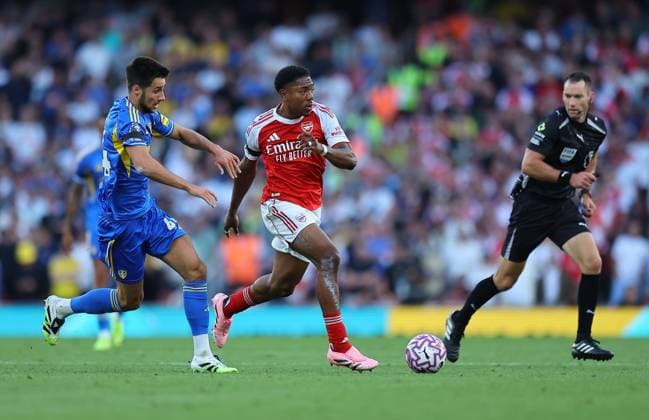 Myles Lewis-Skelly of Arsenal and Ilia Gruev of Leeds United Arsenal v Leeds United, Premier League, Football, Emirates Stadium, London, UK - 23 Aug 2025London Emirates Stadium United Kingdom EDITORIAL USE ONLY No use with unauthorised audio, video, data, fixture lists, club league logos or live services. Online in-match use limited to 120 images, no video emulation. No use in betting, games or single club league player publications. Copyright: xMichaelxZemanek Shutterstockx 15451837dp
