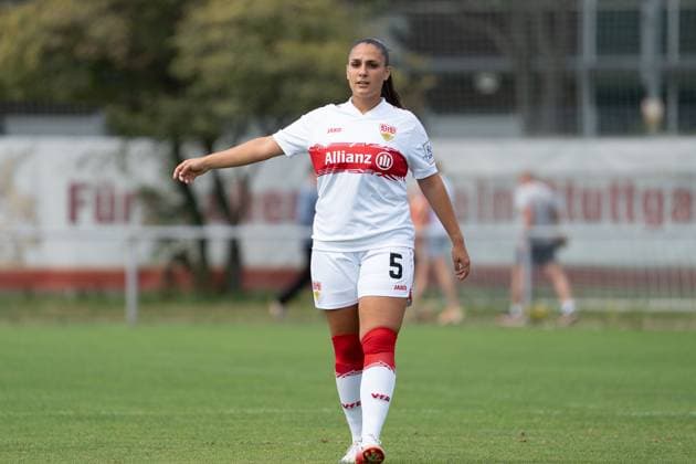 Laureta Temaj (VFB Stuttgart Frauen, 05) gibt Anweisungen an ihre Teamkolleginnen, GER, VfB Stuttgart Frauen vs. FC Bayern Muenchen Frauen II, Fussball, 2. Frauen-Bundesliga, 1. Spieltag, Spielzeit 2025 2026, 24.08.2025, GER, VfB Stuttgart Frauen vs. FC Bayern Muenchen Frauen II, Fussball, 2. Frauen-Bundesliga, 1. Spieltag, Spielzeit 2025 2026, 24.08.2025, Stuttgart Copyright: xEibner-Pressefoto EdwardxCheungx EP_ECG