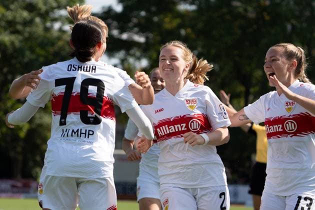 Haruka Osawa (VFB Stuttgart Frauen, 79) jubelt nach ihrem Tor mit Linette Hofmann (VFB Stuttgart Frauen, 02) und Leonie Kopp (VFB Stuttgart Frauen, 13), GER, VfB Stuttgart Frauen vs. FC Bayern Muenchen Frauen II, Fussball, 2. Frauen-Bundesliga, 1. Spieltag, Spielzeit 2025 2026, 24.08.2025, GER, VfB Stuttgart Frauen vs. FC Bayern Muenchen Frauen II, Fussball, 2. Frauen-Bundesliga, 1. Spieltag, Spielzeit 2025 2026, 24.08.2025, Stuttgart Copyright: xEibner-Pressefoto EdwardxCheungx EP_ECG