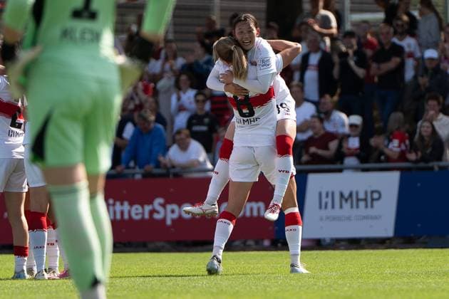 Jubel von Maximiliane Rall (VFB Stuttgart Frauen, 08) und Haruka Osawa (VFB Stuttgart Frauen, 79), GER, VfB Stuttgart Frauen vs. FC Bayern Muenchen Frauen II, Fussball, 2. Frauen-Bundesliga, 1. Spieltag, Spielzeit 2025 2026, 24.08.2025, GER, VfB Stuttgart Frauen vs. FC Bayern Muenchen Frauen II, Fussball, 2. Frauen-Bundesliga, 1. Spieltag, Spielzeit 2025 2026, 24.08.2025, Stuttgart Copyright: xEibner-Pressefoto EdwardxCheungx EP_ECG