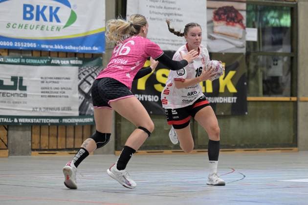 Maileen Seeger (TG Nuertingen, 16) gegen Charlotte Cholevova (TusSies Metzingen, 96) TG Nuertingen vs. TusSies Metzingen, Handball, DHB-Pokal, 1.Runde, Saison 2025 2026, 24.08.2025 TG Nuertingen vs. TusSies Metzingen, Handball, DHB-Pokal, 1.Runde, Saison 2025 2026, 24.08.2025 Nuertingen Copyright: xEibner-Pressefoto TobiasxBaurx EP_TBR