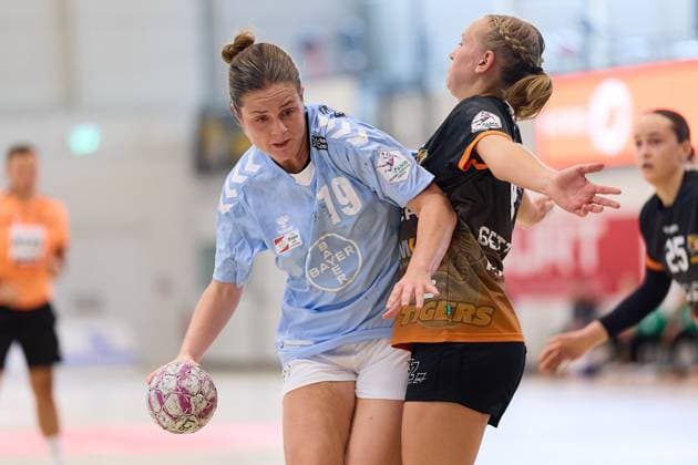 Denise Mol (TSV Bayer 04 Leverkusen, 19) und Belen Gettwart (VfL Waiblingen, 08) GER, VfL Waiblingen - TSV Bayer 04 Leverkusen, Handball, DHB Pokal, 1. Runde, Frauen, 2025, 24.08.2025 GER, VfL Waiblingen - TSV Bayer 04 Leverkusen, Handball, DHB Pokal, 1. Runde, Frauen, 2025, 24.08.2025 Waiblingen Copyright: xEibner-Pressefoto GeraldxOelze-dexStoppanyx EP-ODS