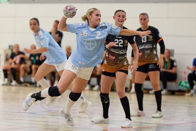 Sprungwurf Annika Ingenpass (TSV Bayer 04 Leverkusen, 02) GER, VfL Waiblingen - TSV Bayer 04 Leverkusen, Handball, DHB Pokal, 1. Runde, Frauen, 2025, 24.08.2025 GER, VfL Waiblingen - TSV Bayer 04 Leverkusen, Handball, DHB Pokal, 1. Runde, Frauen, 2025, 24.08.2025 Waiblingen Copyright: xEibner-Pressefoto GeraldxOelze-dexStoppanyx EP-ODS