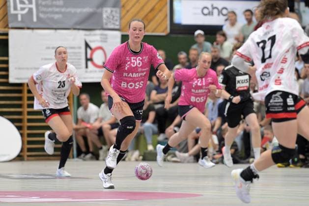 Carolin Huebner (TusSies Metzingen, 56) TG Nuertingen vs. TusSies Metzingen, Handball, DHB-Pokal, 1.Runde, Saison 2025 2026, 24.08.2025 TG Nuertingen vs. TusSies Metzingen, Handball, DHB-Pokal, 1.Runde, Saison 2025 2026, 24.08.2025 Nuertingen Copyright: xEibner-Pressefoto TobiasxBaurx EP_TBR