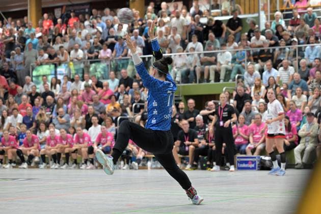 Sara Suba (TusSies Metzingen, 77) im Tor TG Nuertingen vs. TusSies Metzingen, Handball, DHB-Pokal, 1.Runde, Saison 2025 2026, 24.08.2025 TG Nuertingen vs. TusSies Metzingen, Handball, DHB-Pokal, 1.Runde, Saison 2025 2026, 24.08.2025 Nuertingen Copyright: xEibner-Pressefoto TobiasxBaurx EP_TBR