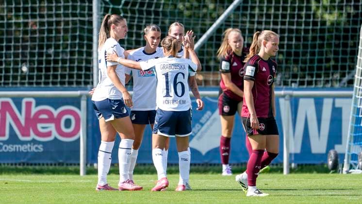 v.li.: Melissa Kössler (TSG, 25), Selina Cerci (TSG, 29), Dominika Grabowska (TSG, 16), Feli Delacauw (TSG, 24), Spielerinnen der TSG 1899 Hoffenheim, jubeln über das Tor zum 3:0, Jubel, Torjubel, Torerfolg, celebrate the goal, goal, celebration, jubelt ueber das Tor, Freuen, Freude, freut sich, optimistisch, positiv, Spielszene, Highlight, Action, Aktion, 24.08.2025, Sankt Leon-Rot (Deutschland), Fussball, Frauen, Testspiel, TSG 1899 Hoffenheim - 1. FC Nürnberg, 24.08.2025, Sankt Leon-Rot (Deutschland), Fussball, Frauen, Testspiel, TSG 1899 Hoffenheim - 1. FC Nürnberg, DFB DFL REGULATIONS PROHIBIT ANY USE OF PHOTOGRAPHS AS IMAGE SEQUENCES AND OR QUASI-VIDEO.