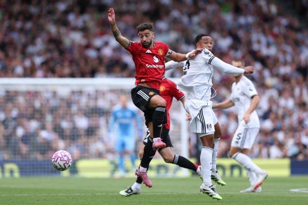 London, England, 24th August 2025. Bruno Fernandes of Manchester United, ManU and Kenny Tete of Fulham challenge for the ball during the Fulham vs Manchester United Premier League match at Craven Cottage, London. Picture credit should read: Paul Terry Sportimage EDITORIAL USE ONLY. No use with unauthorised audio, video, data, fixture lists, club league logos or live services. Online in-match use limited to 120 images, no video emulation. No use in betting, games or single club league player publications. SPI_028_PT_Fulham_Man_Utd SPI-4087-0028