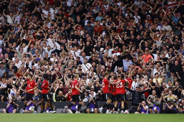 Manchester United, ManU celebrate as Leny Yoro of Manchester United scores a goal to make it 0-1 Fulham v Manchester United, Premier League, Football, Craven Cottage, London, UK - 24 Aug 2025London Craven Cottage United Kingdom EDITORIAL USE ONLY No use with unauthorised audio, video, data, fixture lists, club league logos or live services. Online in-match use limited to 120 images, no video emulation. No use in betting, games or single club league player publications. Copyright: xWillxCooper Shutterstockx 15451862l