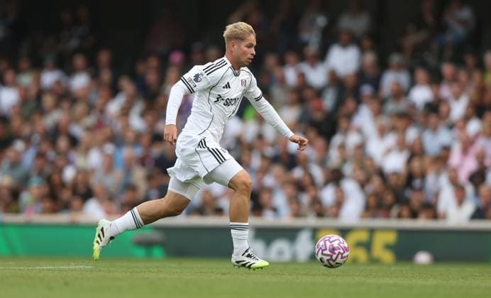 Emile Smith Rowe of Fulham Fulham v Manchester United, ManU Premier League, Football, Craven Cottage, London, UK - 24 Aug 2025London Craven Cottage United Kingdom EDITORIAL USE ONLY No use with unauthorised audio, video, data, fixture lists, club league logos or live services. Online in-match use limited to 120 images, no video emulation. No use in betting, games or single club league player publications. Copyright: xKieranxMcManus Shutterstockx 15451860ci