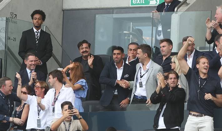 Fulham owner Shahid Khan celebrates the equalising goal Fulham v Manchester United, ManU Premier League, Football, Craven Cottage, London, UK - 24 Aug 2025London Craven Cottage United Kingdom EDITORIAL USE ONLY No use with unauthorised audio, video, data, fixture lists, club league logos or live services. Online in-match use limited to 120 images, no video emulation. No use in betting, games or single club league player publications. Copyright: xKieranxMcManus Shutterstockx 15451860cl