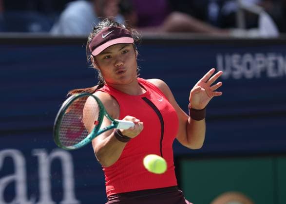 Emma Raducanu (GBR) macht die Faust und jubelt, Jubel, Freude, Emotion, US Open Championships 2023, USTA Billie Jean King National Tennis Center, Flushing Meadows, New York, USA . Emma Raducanu (GBR), US Open Championships 2023, USTA Billie Jean King National Tennis Center, Flushing Meadows, New York, USA . Copyright: xJuergenxHasenkopfx