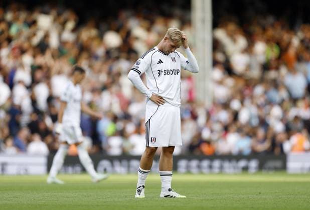 Emile Smith Rowe of Fulham reacts at full time Fulham v Manchester United, ManU Premier League, Football, Craven Cottage, London, UK - 24 Aug 2025London Craven Cottage United Kingdom EDITORIAL USE ONLY No use with unauthorised audio, video, data, fixture lists, club league logos or live services. Online in-match use limited to 120 images, no video emulation. No use in betting, games or single club league player publications. Copyright: xWillxCooper Shutterstockx 15451862aa