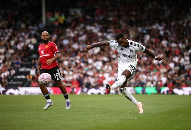 Ryan Sessegnon of Fulham crosses the ball Fulham v Manchester United, ManU Premier League, Football, Craven Cottage, London, UK - 24 Aug 2025London Craven Cottage United Kingdom EDITORIAL USE ONLY No use with unauthorised audio, video, data, fixture lists, club league logos or live services. Online in-match use limited to 120 images, no video emulation. No use in betting, games or single club league player publications. Copyright: xWillxCooper Shutterstockx 15451862bi