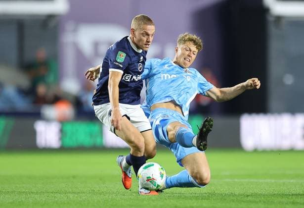 Casper De Norre of Millwall and Victor Torp of Coventry City Millwall v Coventry City, EFL Carabao Cup, Second Round, Football, The Den, London, UK - 26 Aug 2025London The Den United Kingdom EDITORIAL USE ONLY No use with unauthorised audio, video, data, fixture lists, club league logos or live services. Online in-match use limited to 120 images, no video emulation. No use in betting, games or single club league player publications. Copyright: xMichaelxZemanek Shutterstockx 15455833bn