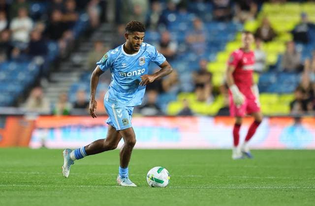 Kaine Kesler-Hayden of Coventry City Millwall v Coventry City, EFL Carabao Cup, Second Round, Football, The Den, London, UK - 26 Aug 2025London The Den United Kingdom EDITORIAL USE ONLY No use with unauthorised audio, video, data, fixture lists, club league logos or live services. Online in-match use limited to 120 images, no video emulation. No use in betting, games or single club league player publications. Copyright: xMichaelxZemanek Shutterstockx 15455833bv