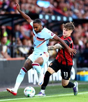 Rico Henry of Brentford ans Ben Gannon-Doak of AFC Bournemouth. AFC Bournemouth v Brentford, EFL Carabao Cup, Second Round, Football, Vitality Stadium, Bournemouth, UK - 26 Aug 2025Bournemouth Vitality Stadium United Kingdom EDITORIAL USE ONLY No use with unauthorised audio, video, data, fixture lists, club league logos or live services. Online in-match use limited to 120 images, no video emulation. No use in betting, games or single club league player publications. Copyright: xJamesxMarsh Shutterstockx 15455830cn